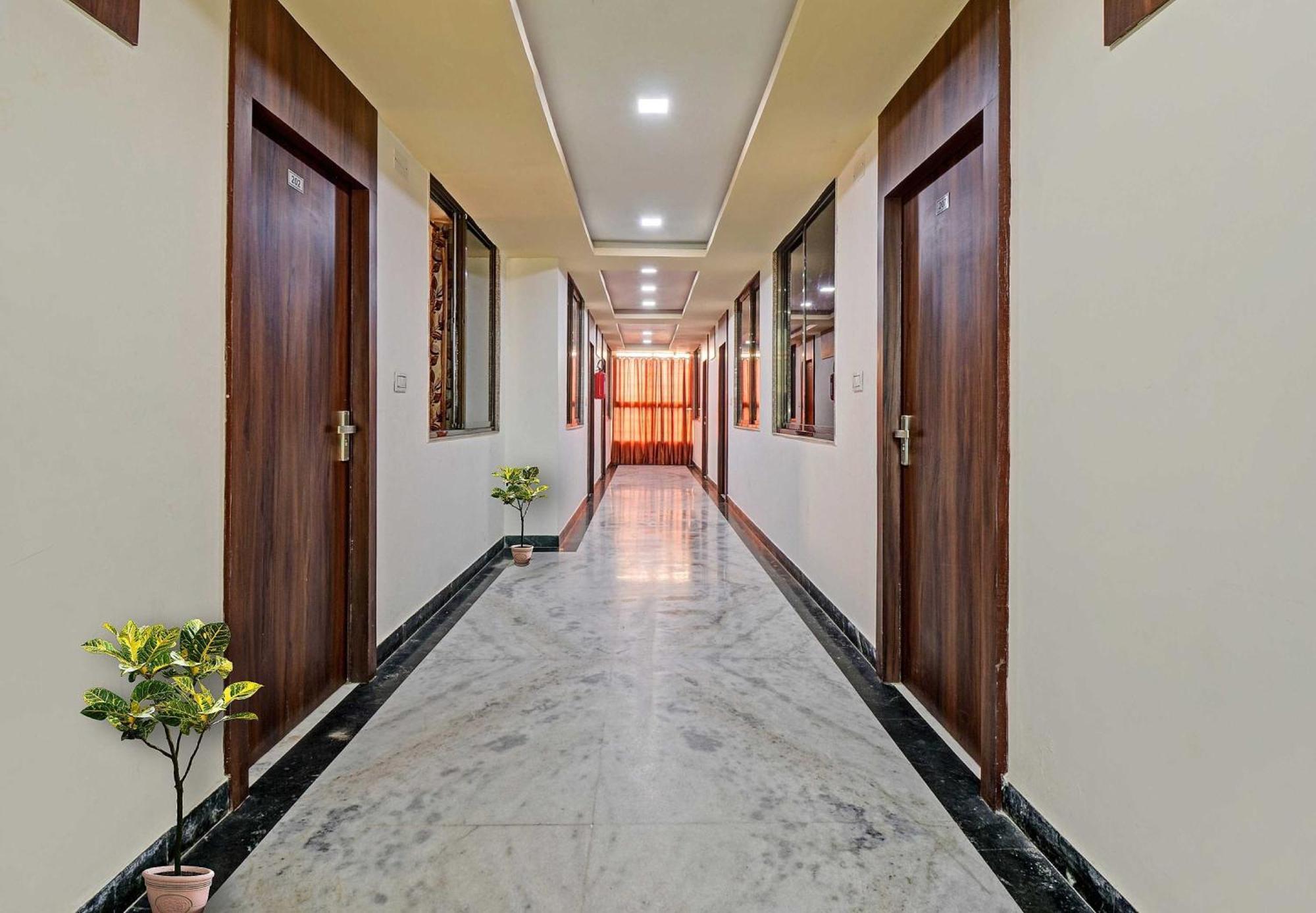 Collection O The Sunrise Udaipur Exterior foto
